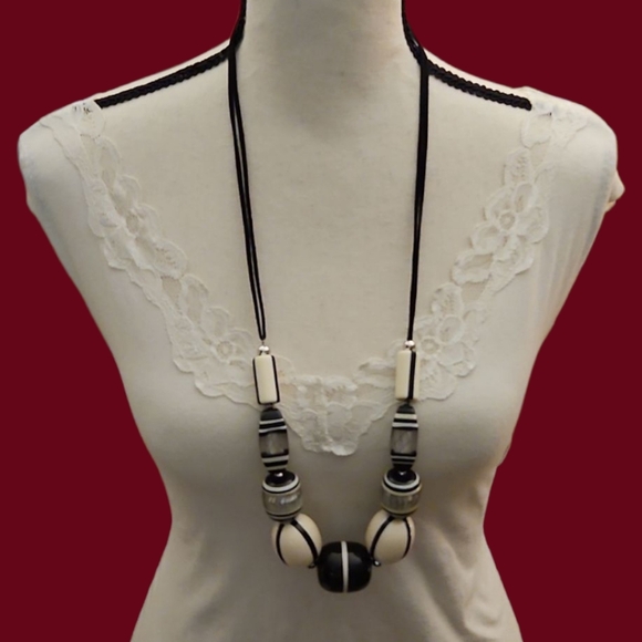 CATO Monochrome Chunky Silver Acrylic Disco Beaded Rope Necklace - Picture 1 of 6